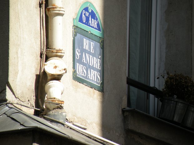  gouttière et plaque de rue